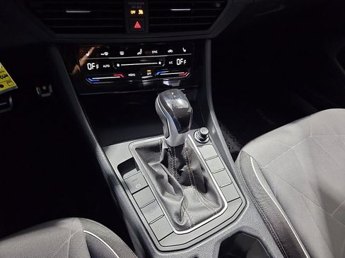 Certified 2025 Volkswagen Jetta Sport FWD image 22