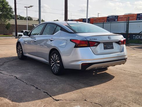 Used 2024 Nissan Altima 2.5 SV FWD image 8