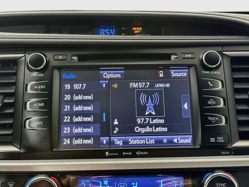 Used 2017 Toyota Highlander Plus FWD image 18