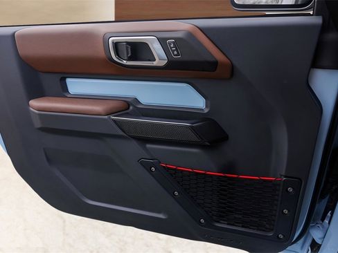 Used 2024 Ford Bronco Heritage Edition image 26