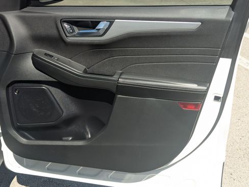 Used 2023 Ford Escape Platinum w/ Premium Technology Package image 28