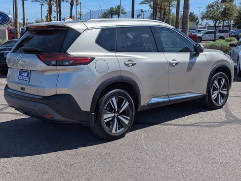 Used 2021 Nissan Rogue SL image 2