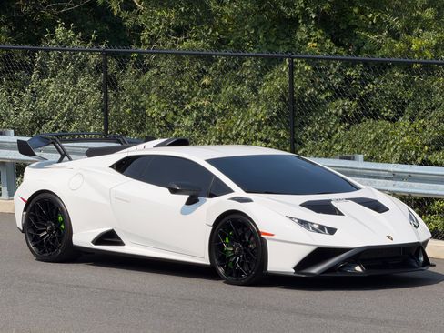 Used 2024 Lamborghini Huracan STO RWD image 15