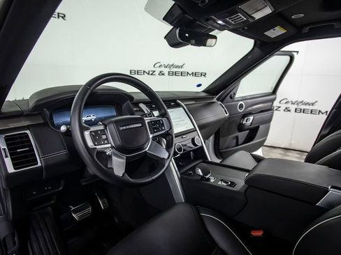 Used 2024 Land Rover Discovery Metropolitan Edition AWD/4WD image 23