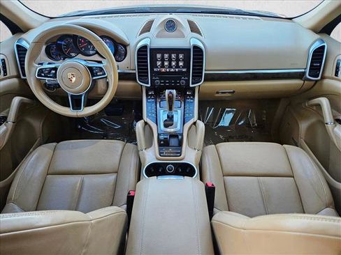 Used 2017 Porsche Cayenne Platinum Edition image 18