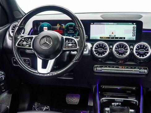 Used 2023 Mercedes-Benz EQB 300 4MATIC w/ Exclusive Package image 17