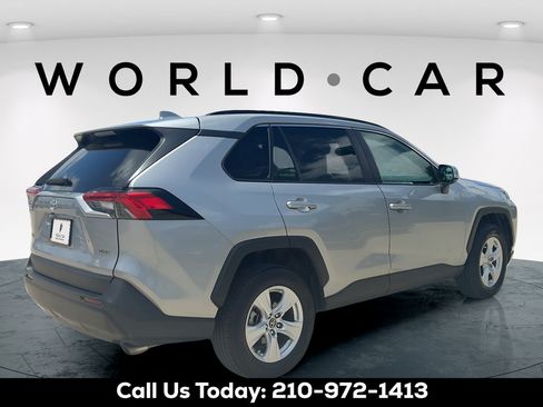 Used 2021 Toyota RAV4 XLE FWD image 5