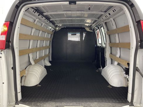 Used 2023 GMC Savana 2500 w/ Driver Convenience Package image 9