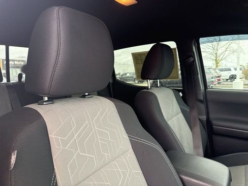 Used 2022 Toyota Tacoma TRD Sport image 25