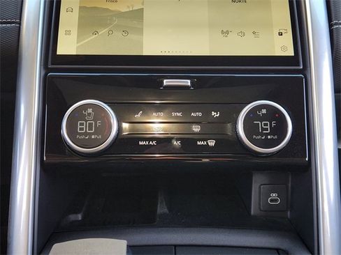 Used 2024 Land Rover Discovery Dynamic SE image 18