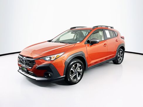 Used 2025 Subaru Crosstrek 2.0i Premium image 3