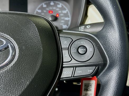 Used 2025 Toyota Corolla LE FWD image 17