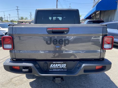 Used 2022 Jeep Gladiator Sport AWD/4WD image 14