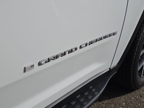 Used 2024 Jeep Grand Cherokee Limited image 6