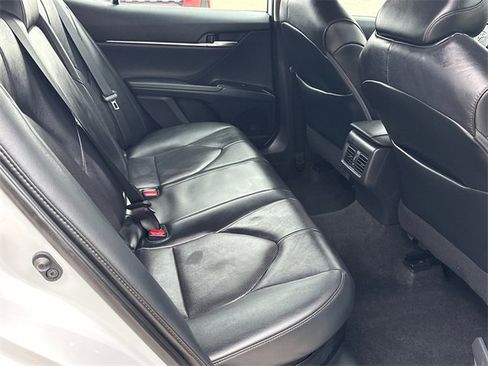 Used 2020 Toyota Camry XLE image 13