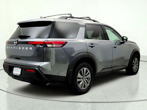 Used 2025 Nissan Pathfinder SV FWD image 5
