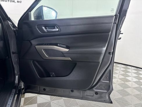 Used 2025 Nissan Pathfinder Platinum FWD image 33