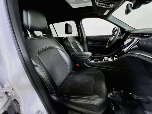 Used 2023 Jeep Grand Cherokee L Laredo AWD/4WD image 29
