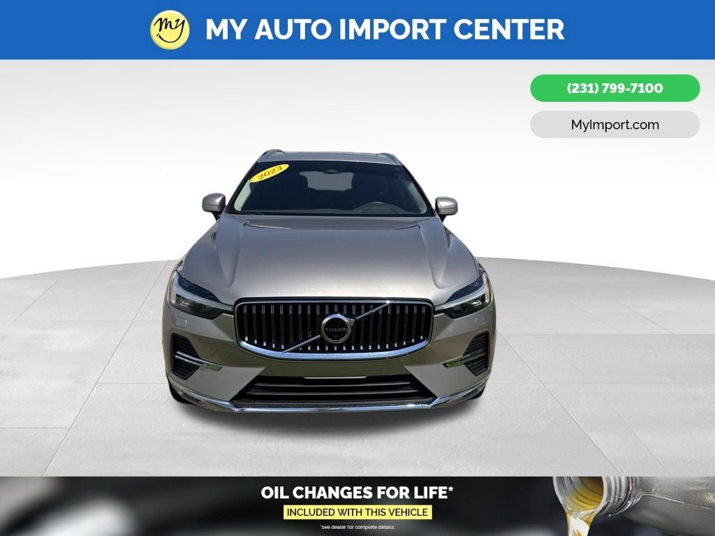 Used 2023 Volvo XC60 B5 Plus AWD/4WD image 2