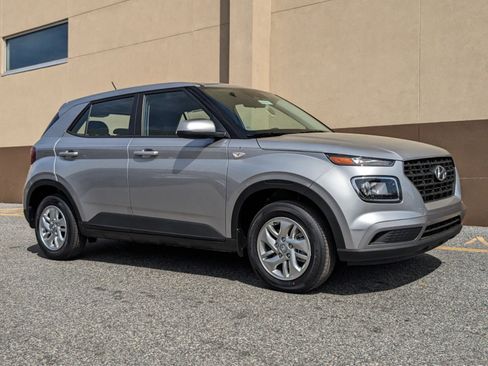 New 2025 Hyundai Venue SE image 2
