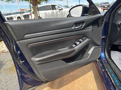 Used 2023 Nissan Altima 2.5 SR image 10