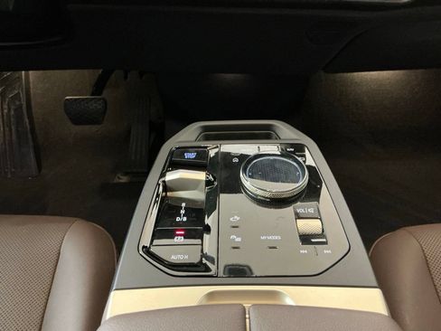 Used 2023 BMW iX xDrive50 w/ Sport Package AWD/4WD image 13