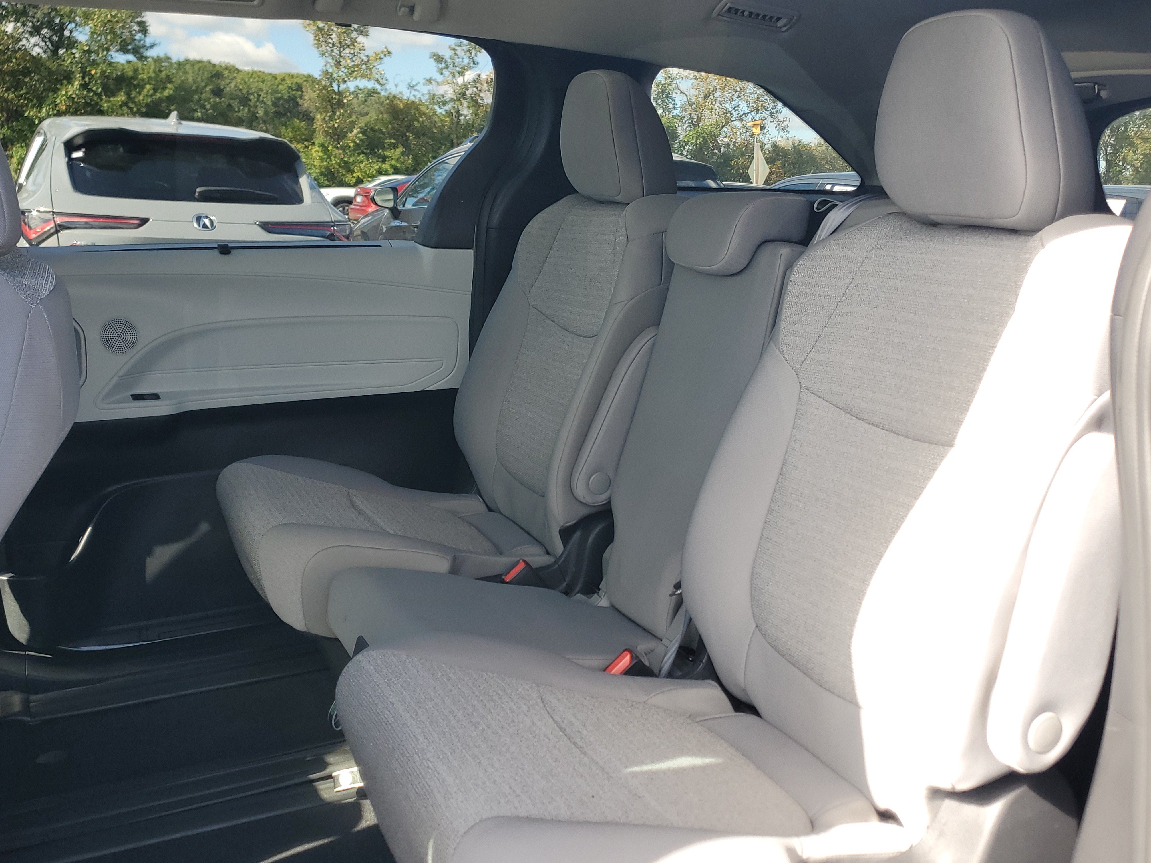 Certified 2025 Toyota Sienna LE FWD image 13