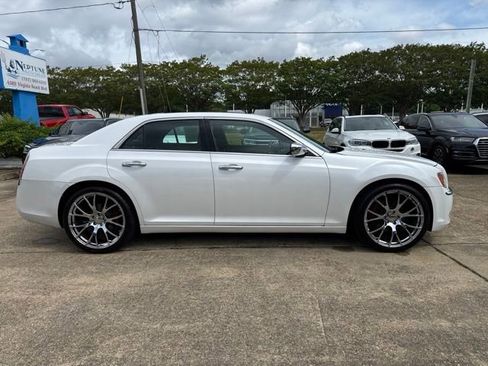 Used 2011 Chrysler 300 C RWD image 4