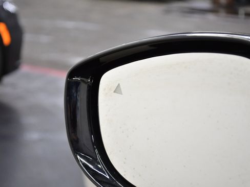 Used 2024 Chrysler Pacifica Touring-L image 33