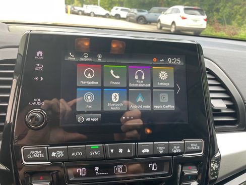 Certified 2024 Honda Odyssey Touring image 8