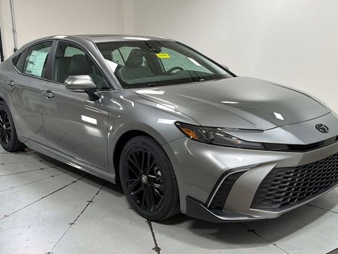 New 2026 Toyota Camry SE image 3