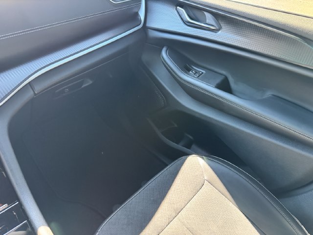 Used 2024 Jeep Grand Cherokee L Altitude AWD/4WD image 22