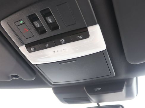 Used 2025 Mitsubishi Outlander 4WD Plug-In Hybrid image 33