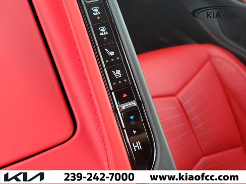 Used 2022 Chevrolet Corvette Stingray Premium Conv w/ Z51 Performance Package RWD image 30