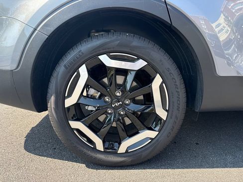 Used 2024 Kia Telluride EX w/ EX Captain's Chair Package FWD image 17