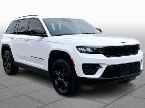 Certified 2023 Jeep Grand Cherokee Altitude image 2