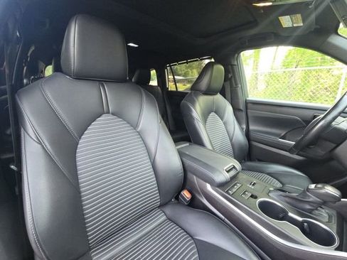 Used 2021 Toyota Highlander XSE image 22