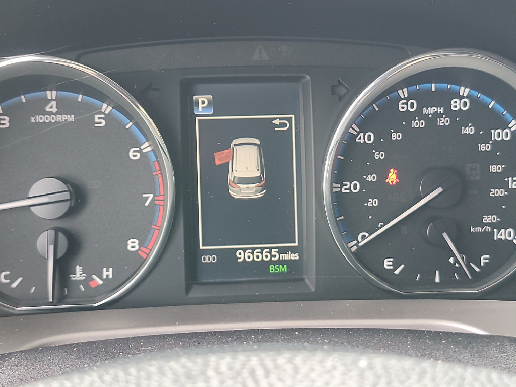 Used 2018 Toyota RAV4 Limited FWD image 39