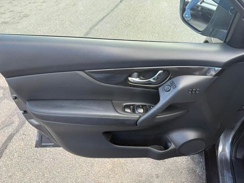 Used 2019 Nissan Rogue SV w/ Sun & Sound Touring Package image 14