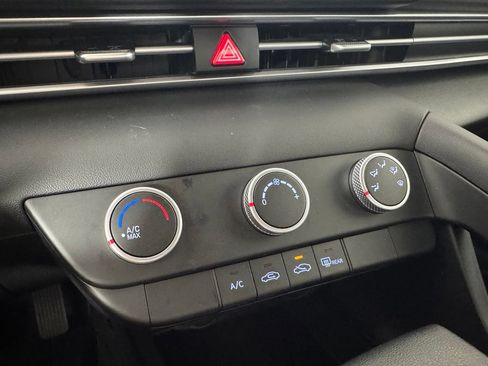 Used 2025 Hyundai Elantra SE FWD image 23