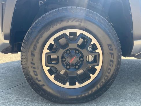 Used 2024 Toyota Tacoma TRD Off-Road image 29