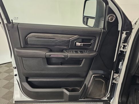 Used 2025 RAM 3500 Limited AWD/4WD image 2