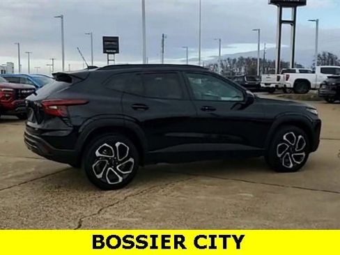 Certified 2025 Chevrolet Trax RS w/ Sunroof Package image 9