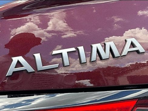 Used 2025 Nissan Altima 2.5 SV FWD image 23