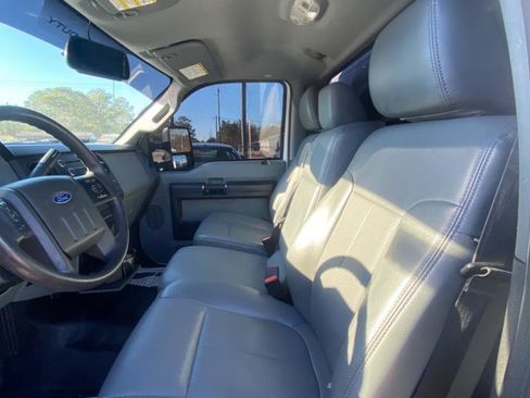 Used 2015 Ford F550 2WD Regular Cab Super Duty image 11
