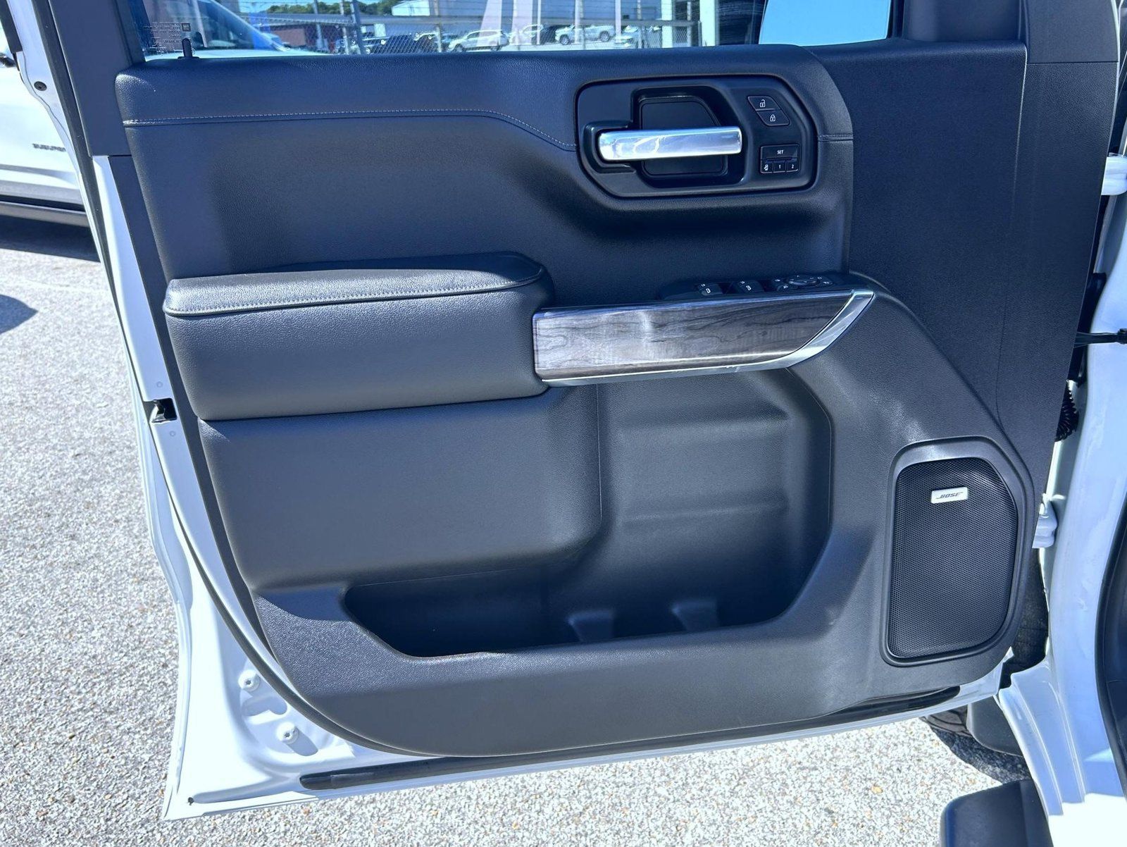 Used 2021 Chevrolet Silverado 1500 LTZ w/ LTZ Premium Package AWD/4WD image 9