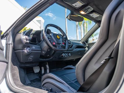 Used 2018 Ferrari 488 GTB image 23