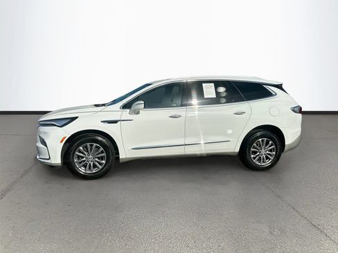 Used 2024 Buick Enclave Essence w/ Technology Package FWD image 4