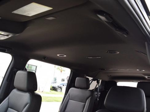 Used 2022 Chevrolet Suburban LT RWD image 76