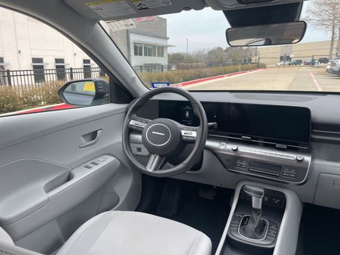 Used 2025 Hyundai Kona SEL image 37